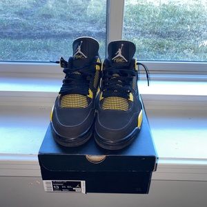 Jordan 4 thunder